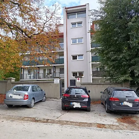Utulny Bytik Na Prizemi 公寓